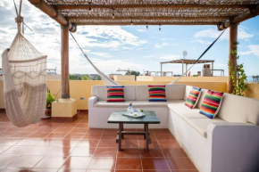 AS SEEN ON HGTV-2 Bedroom + Private Rooftop & Pool
